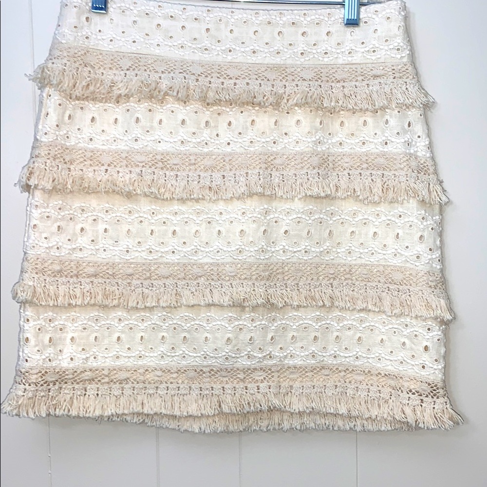 Anthropologie HDParis Fringe Lace Eyelet Skirt SIZE 2 
Excellent Condition ✨!✨!✨